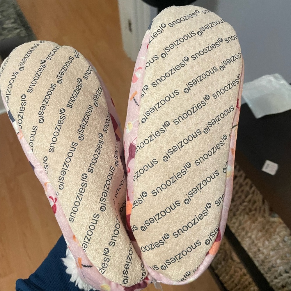 snoozies slippers - Picture 3 of 6